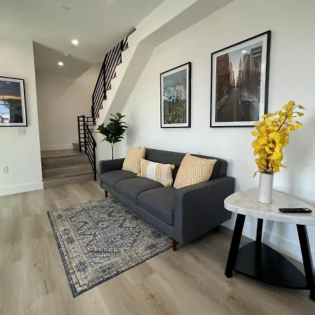 Exclusive Artist Gallery Home - Central La Location